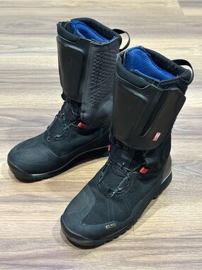 Rev’It Discovery GTX Boots in Black - Men’s Size 7